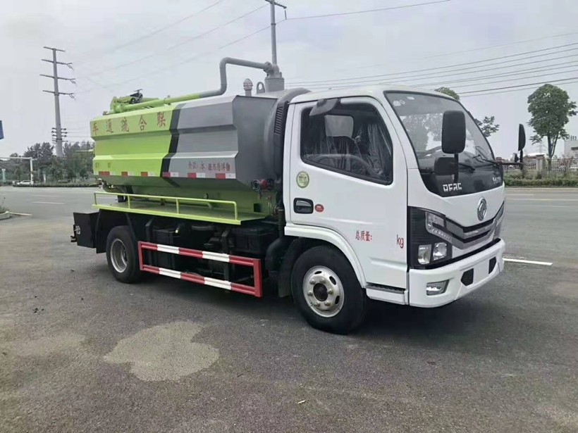 中威東風(fēng)國(guó)六多利卡D6清洗車