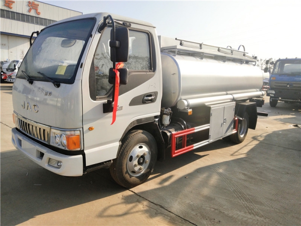 中威江淮2.49方藍牌供液車