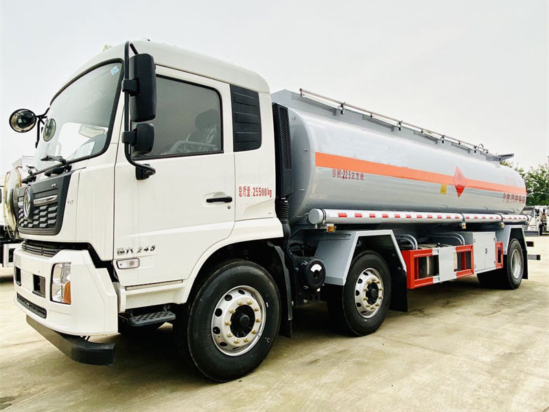 東風(fēng)天錦小三軸15噸油罐車