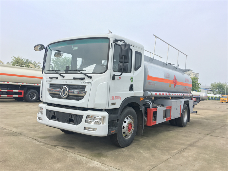 東風(fēng)12.7方D9運(yùn)油車