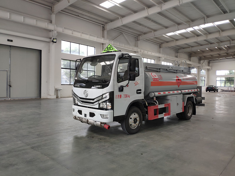 東風(fēng)4.5方油罐車5噸