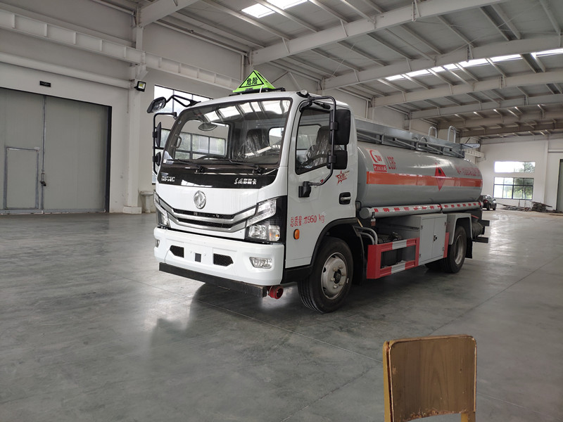 東風(fēng)8.5方油罐車7噸