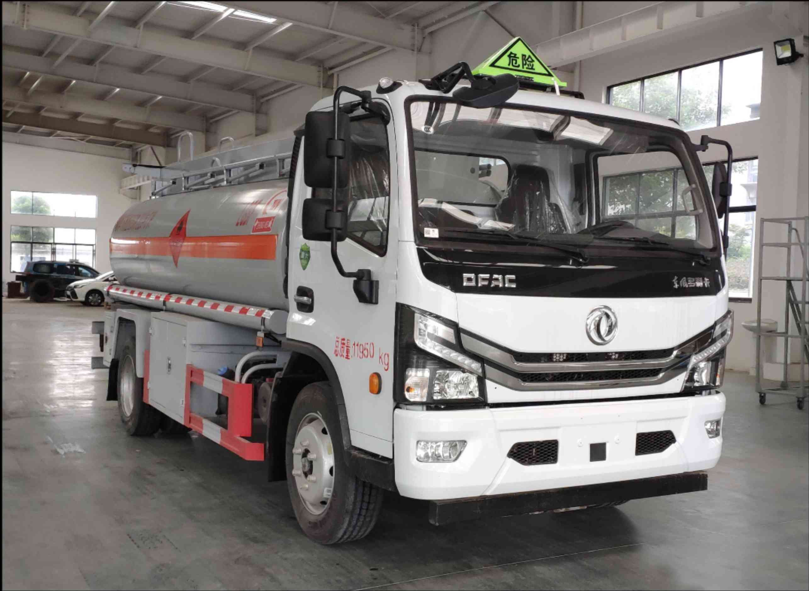 東風(fēng)9.84方油罐車8噸