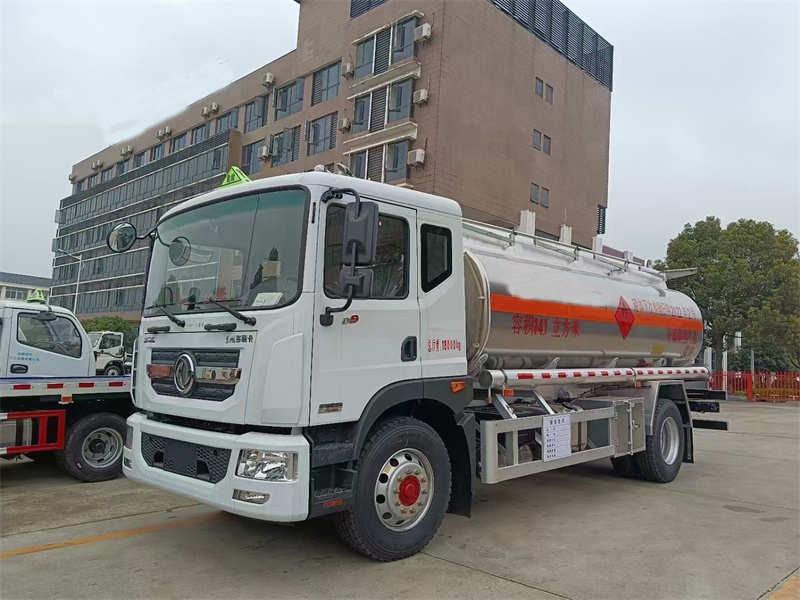 東風(fēng)16.5方D9鋁合金運(yùn)油車
