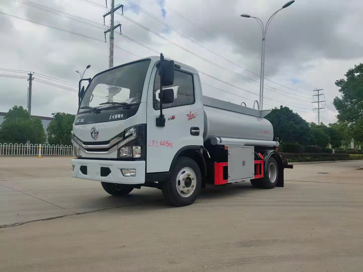 中威東風多利卡2.46方藍牌供液車